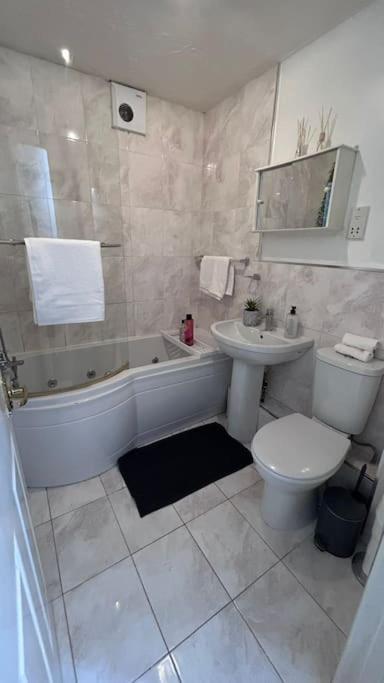 A Cozy Apartment In Barking Barking  Luaran gambar